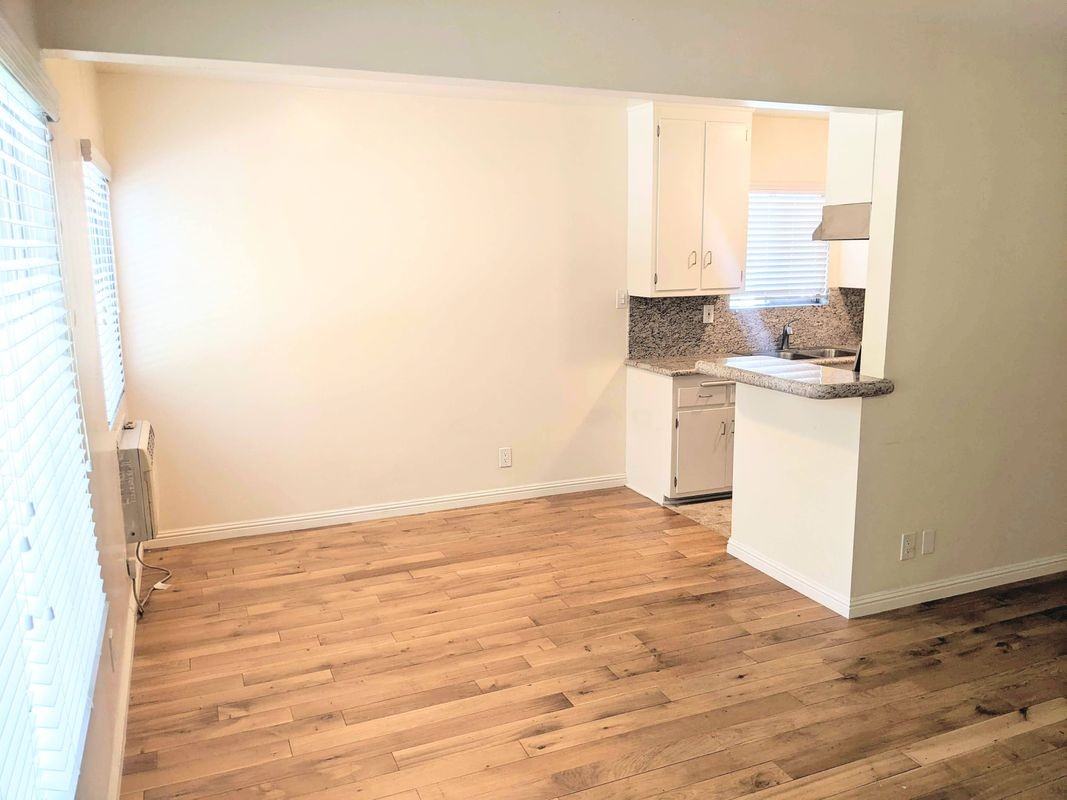 10815 Morrison St - Photo 3 of 11