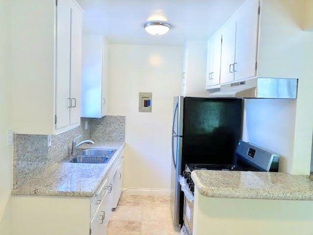 10815 Morrison St - Photo 5 of 11