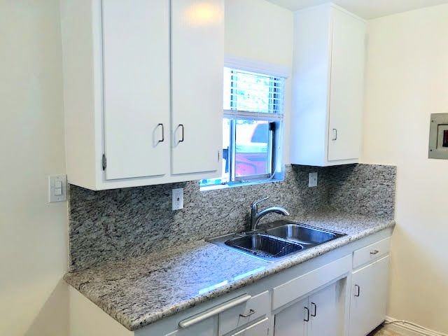 10815 Morrison St - Photo 6 of 11