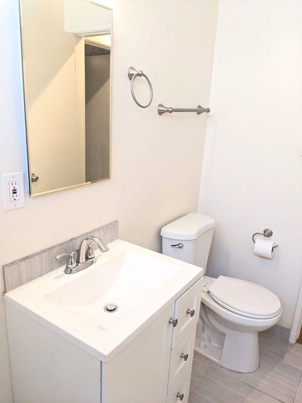 10815 Morrison St - Photo 7 of 11