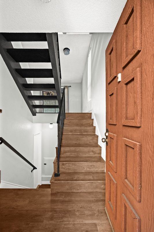 1040 S Garfield Ave - Photo 2 of 26