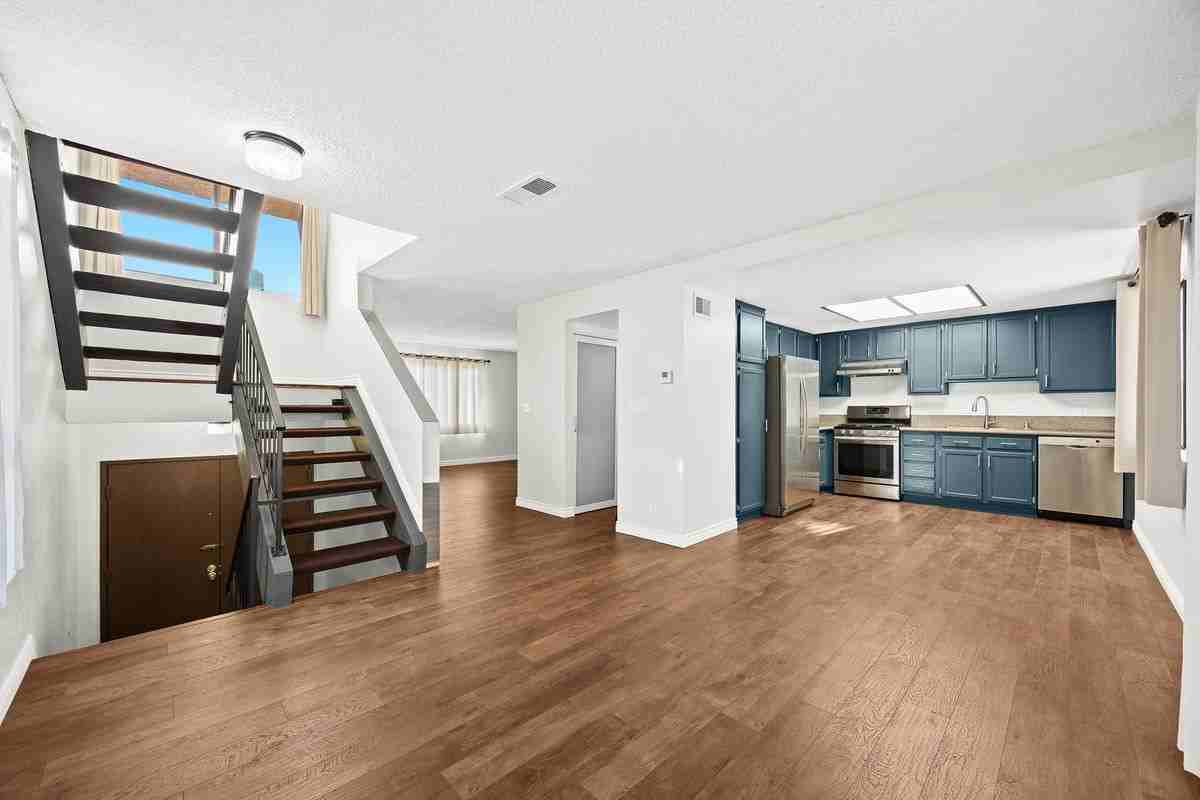 1040 S Garfield Ave - Photo 4 of 26