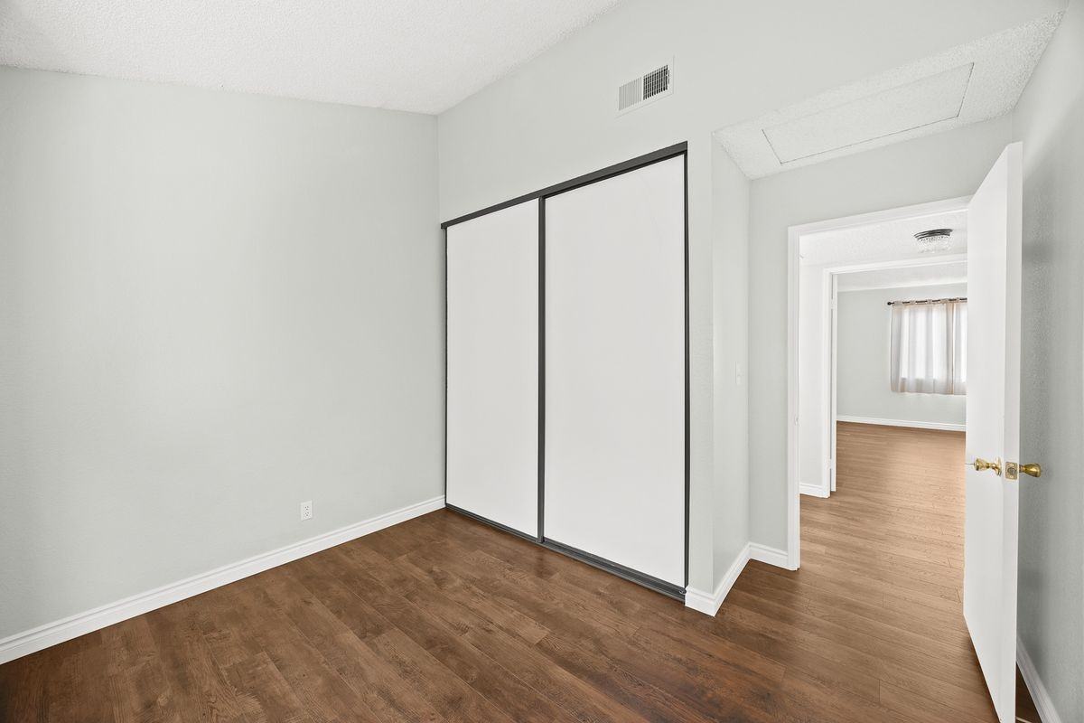 1040 S Garfield Ave - Photo 5 of 26