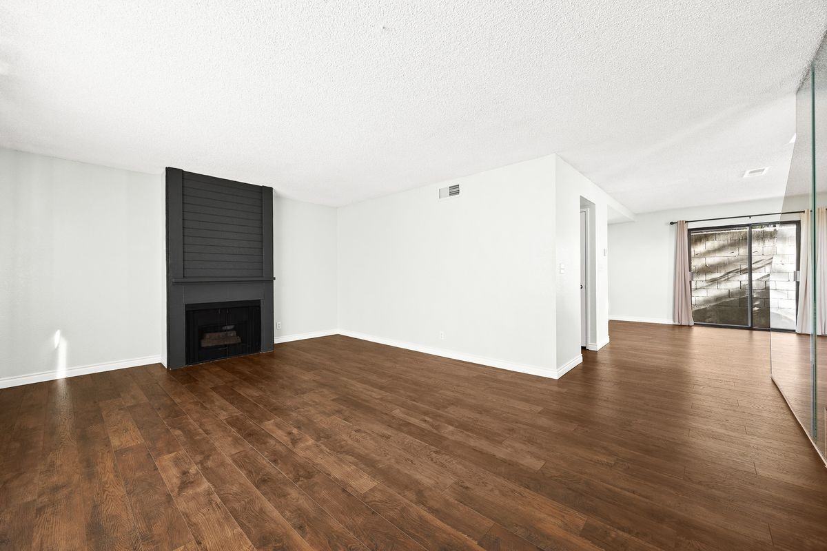 1040 S Garfield Ave - Photo 6 of 26