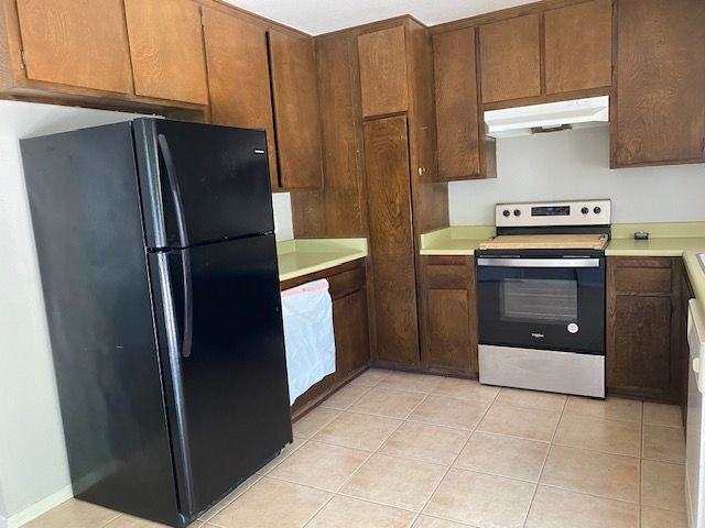 27630 Sandtrap Dr - Photo 2 of 3