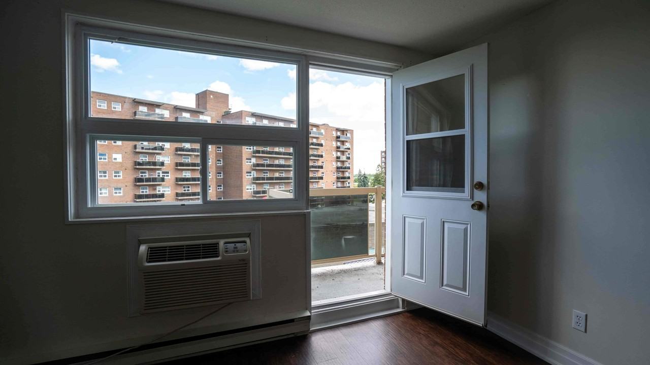 2 Radisson - Photo 7 of 40