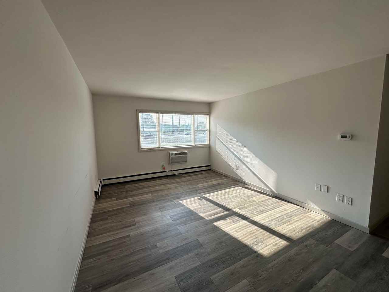 2867 S Kinnickinnic - Photo 2 of 23