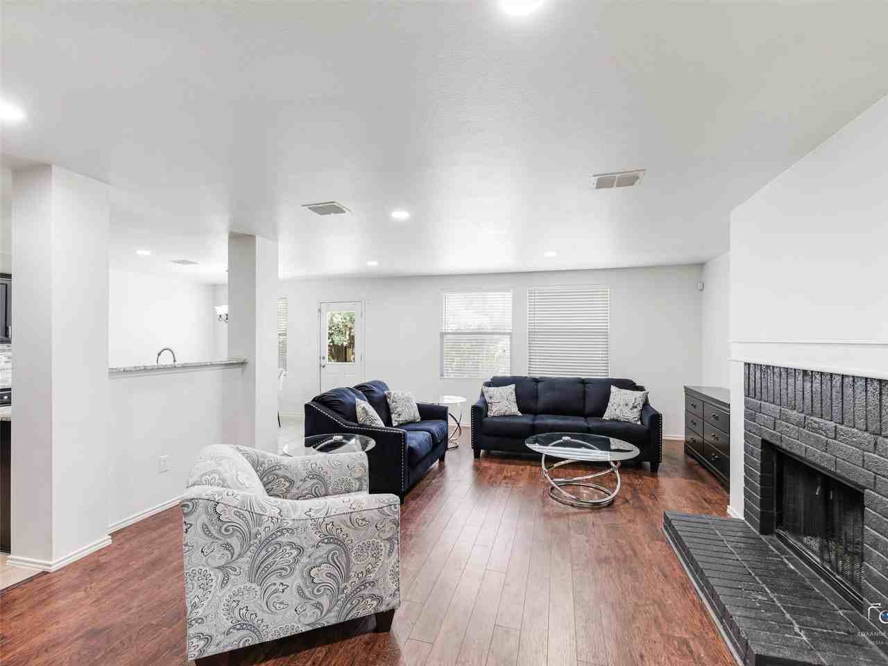 13262 Cleburne Drive - Photo 4 of 30