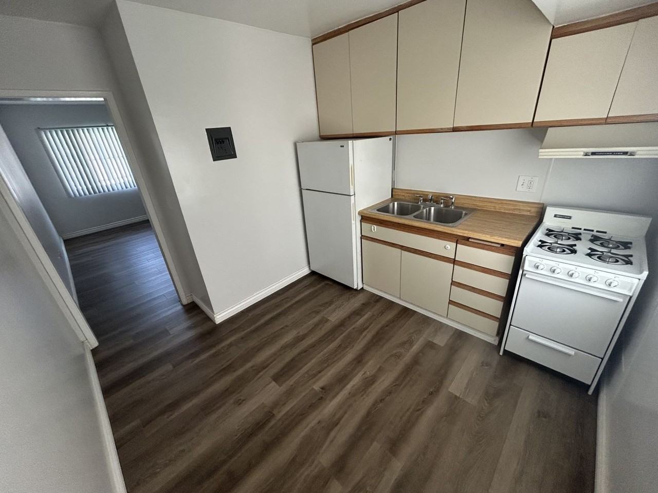838 N Azusa Ave #03 - Photo 6 of 10