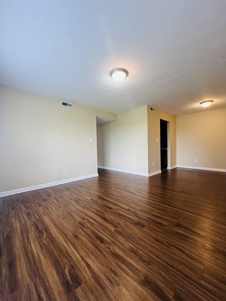 3854 Northeast Dr Apt D - Photo 2 of 18
