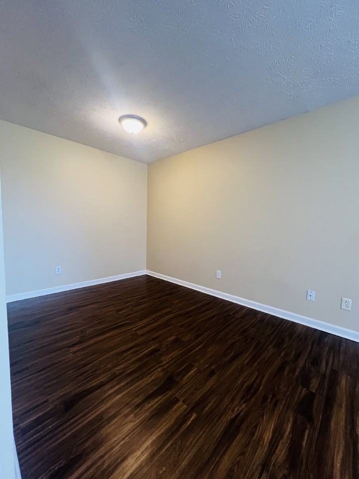 3854 Northeast Dr Apt D - Photo 4 of 18