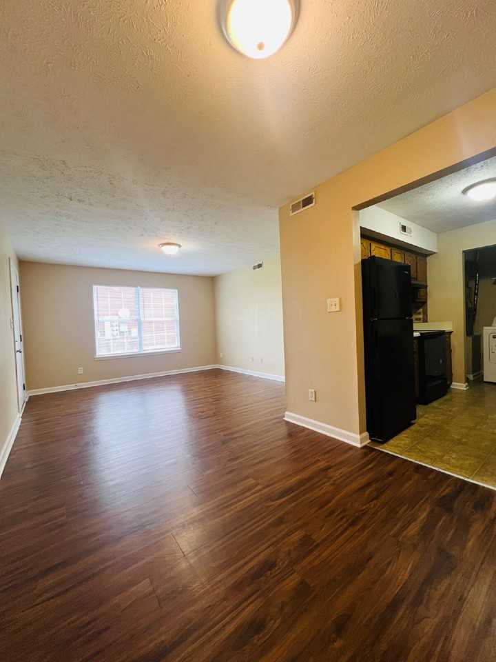 3854 Northeast Dr Apt D - Photo 5 of 18
