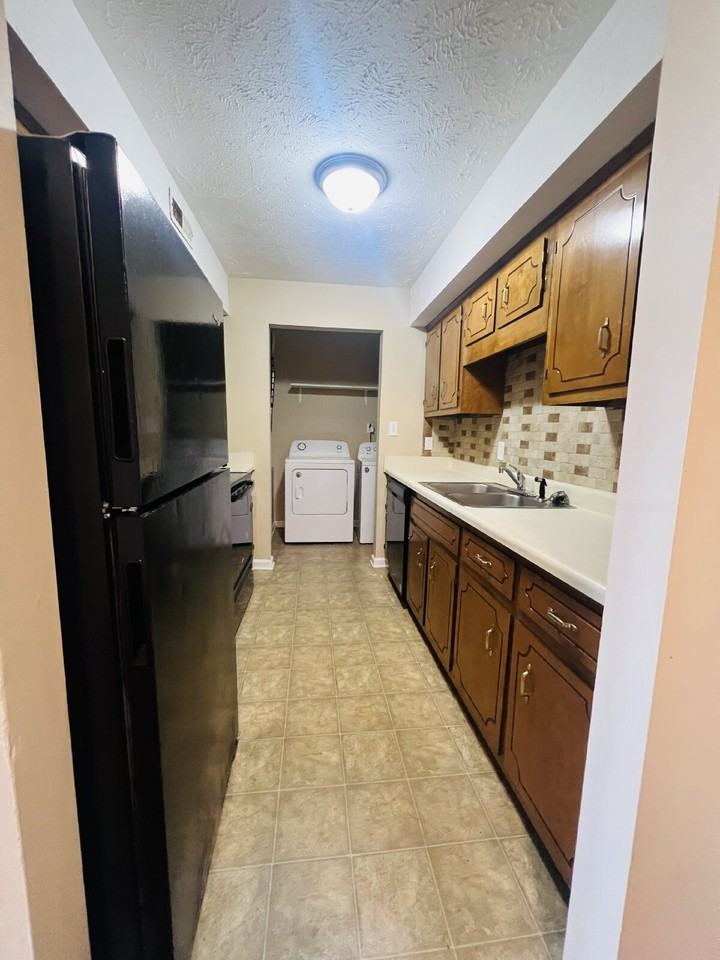 3854 Northeast Dr Apt D - Photo 6 of 18