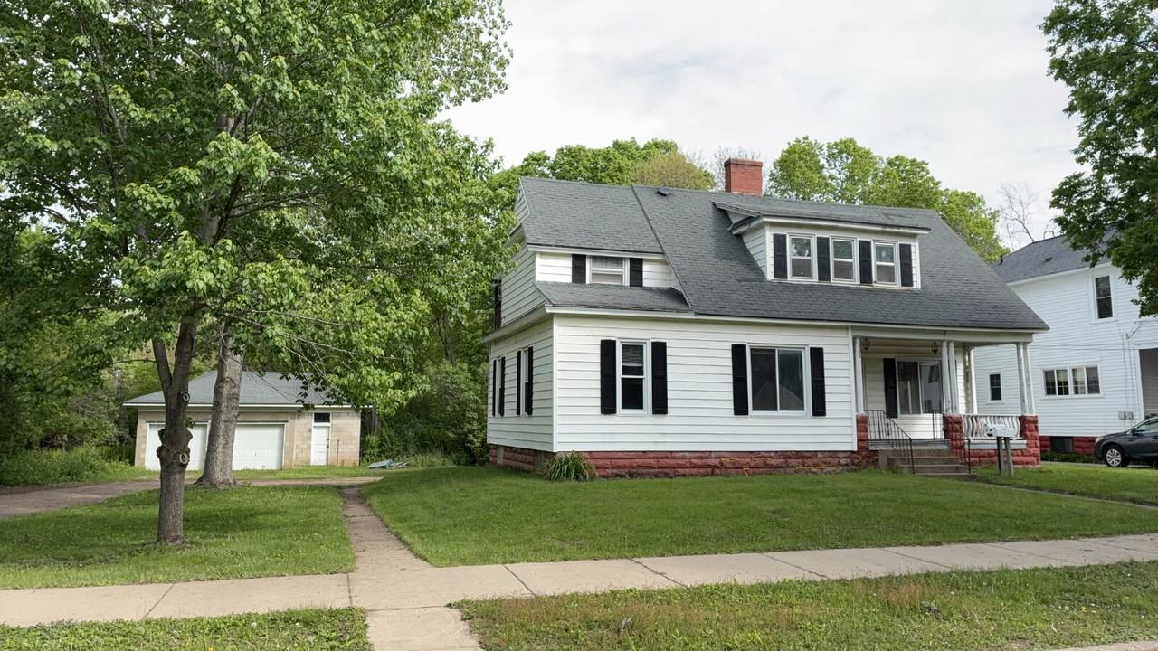 308 Jefferson St - Photo 2 of 19