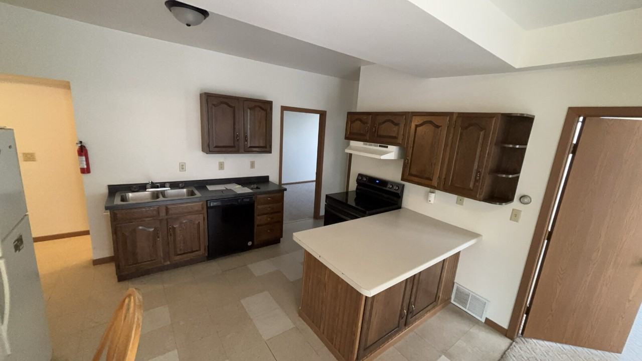 321 1/2 Earl St - Photo 4 of 14