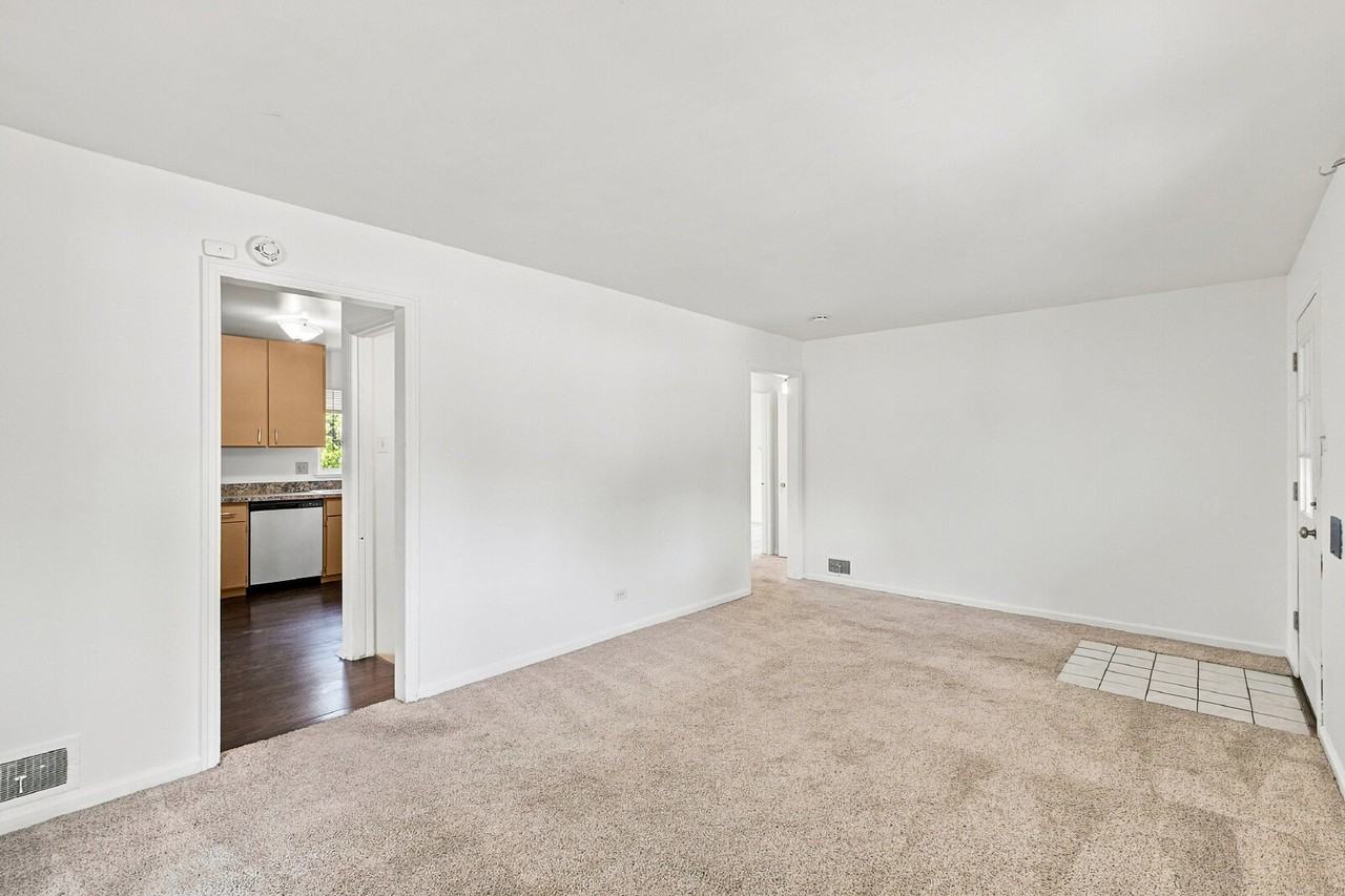 1811 S Irving St - Photo 5 of 36
