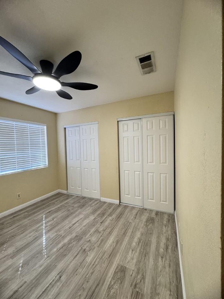 4300 El Como Way - Photo 6 of 22