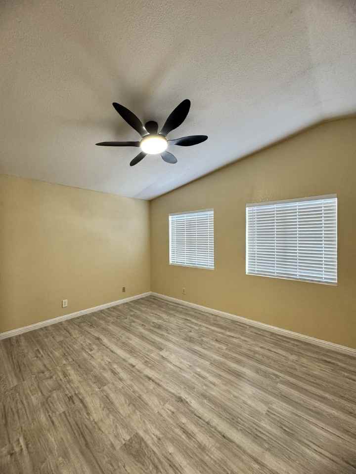 4300 El Como Way - Photo 7 of 22