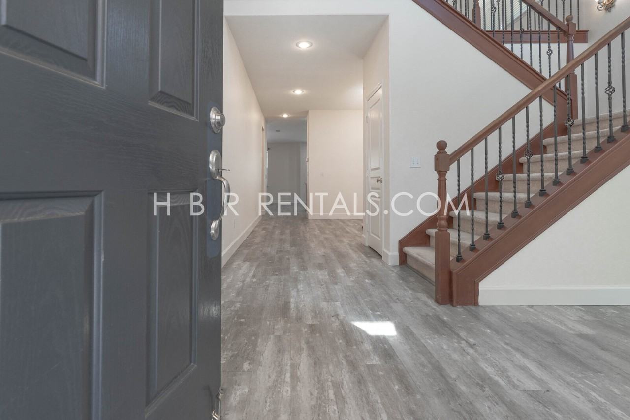 1825 Saint Moritz Ct - Photo 5 of 43