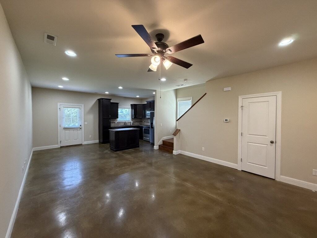 615 Cooper Sq - Photo 4 of 26
