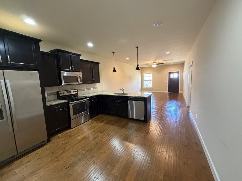 634 Cooper Sq - Photo 3 of 17