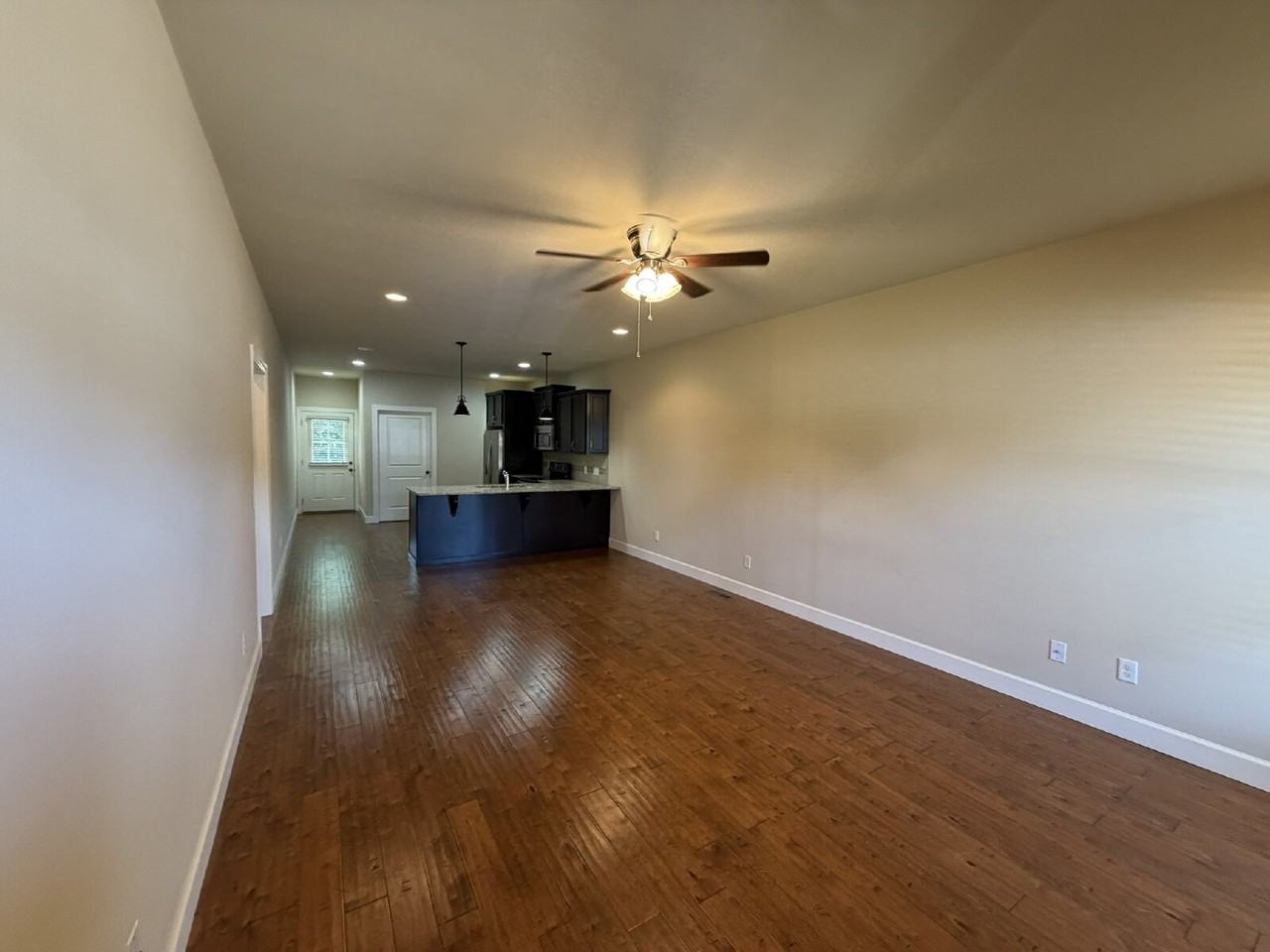 634 Cooper Sq - Photo 4 of 17