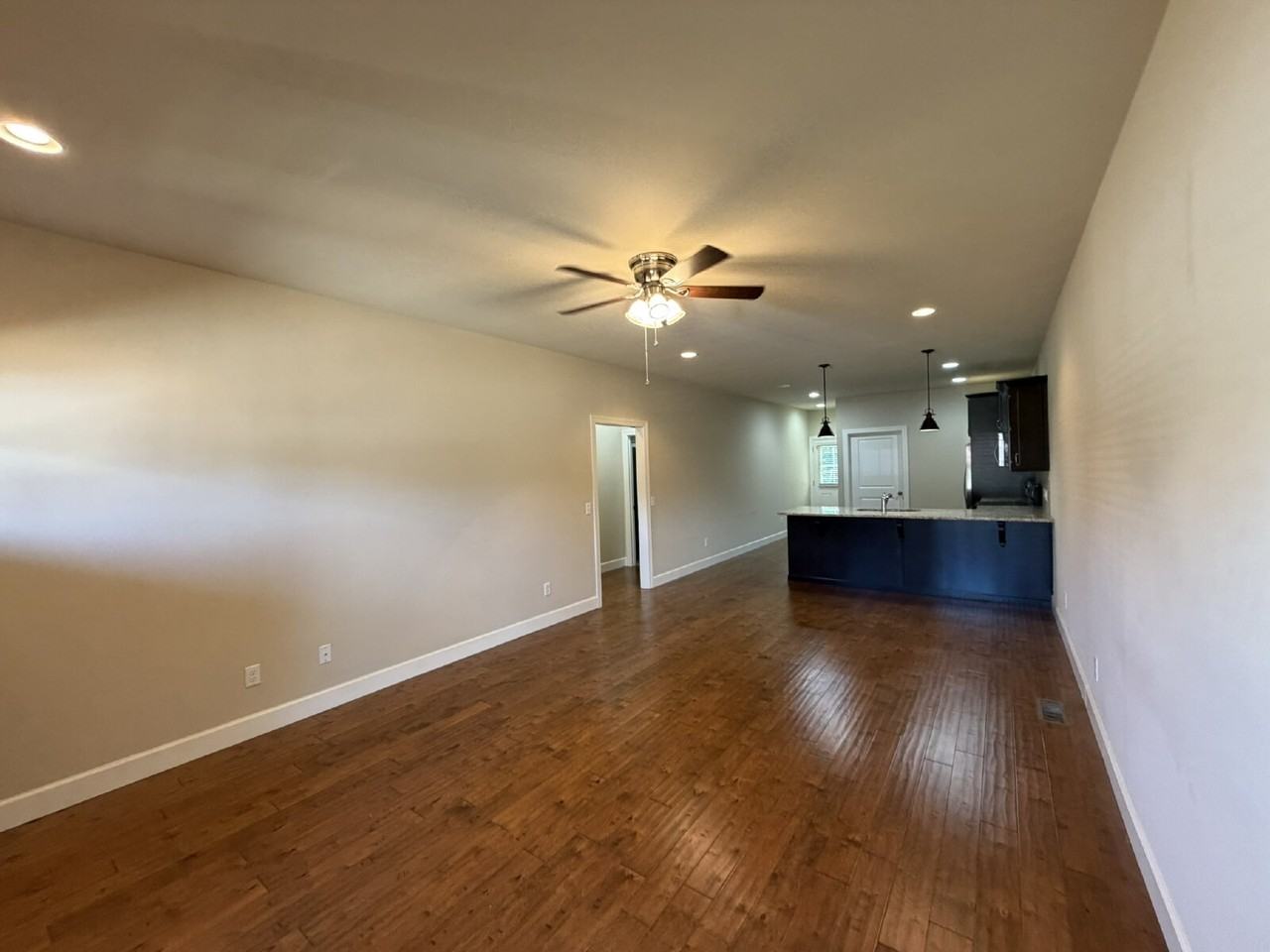 634 Cooper Sq - Photo 5 of 17