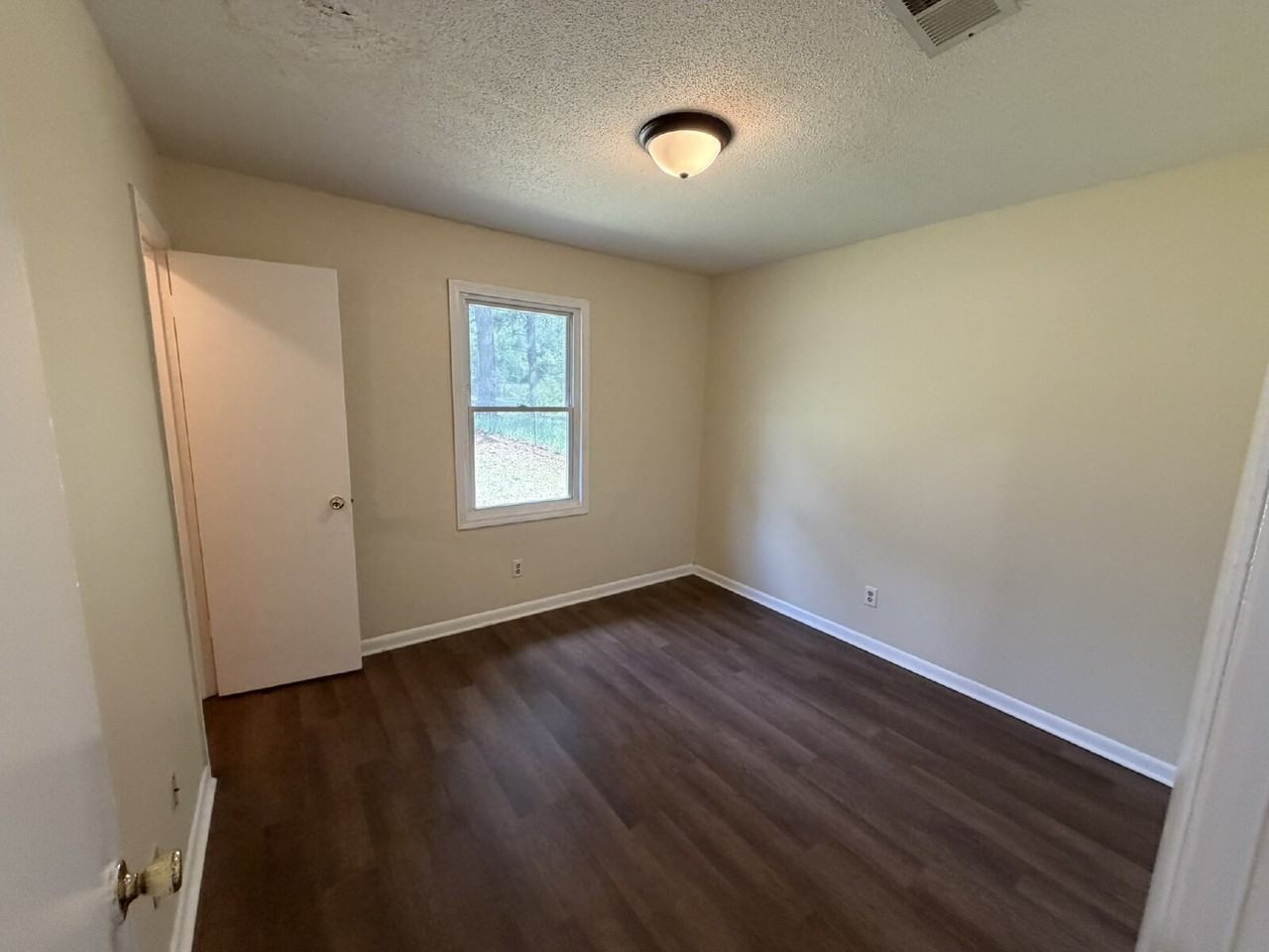 144 Cherokee Cir - Photo 5 of 10
