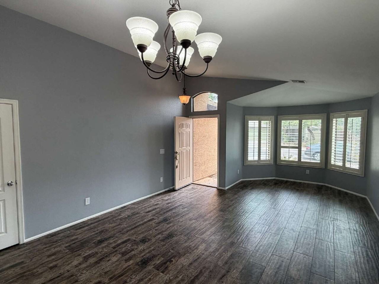 135 W Holstein Trl - Photo 4 of 19