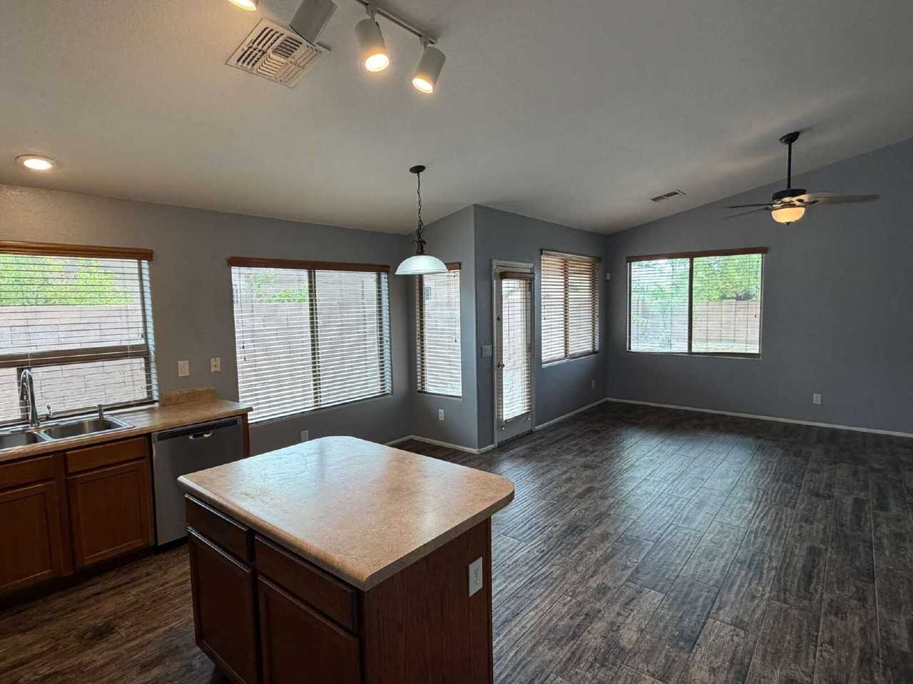 135 W Holstein Trl - Photo 5 of 19