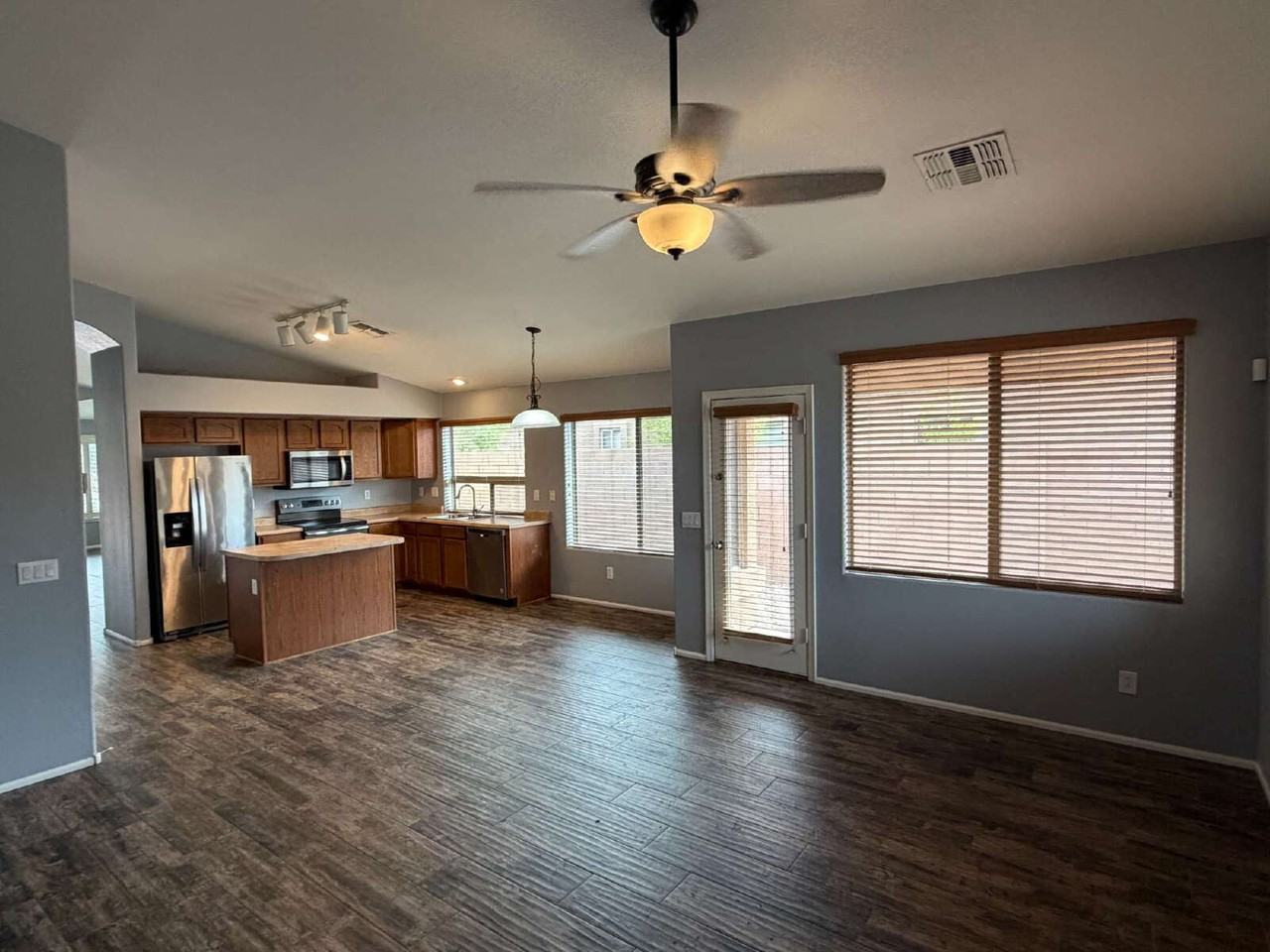 135 W Holstein Trl - Photo 7 of 19