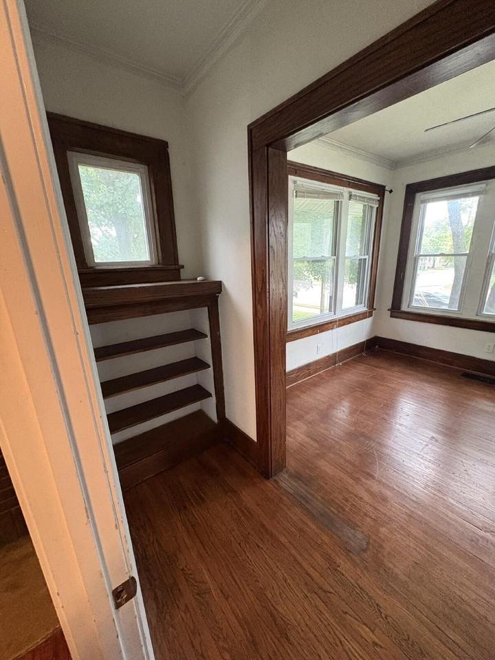 110 S College Ave - Photo 5 of 15