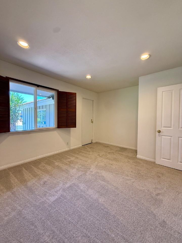 5220 Dresden Cir - Photo 7 of 17