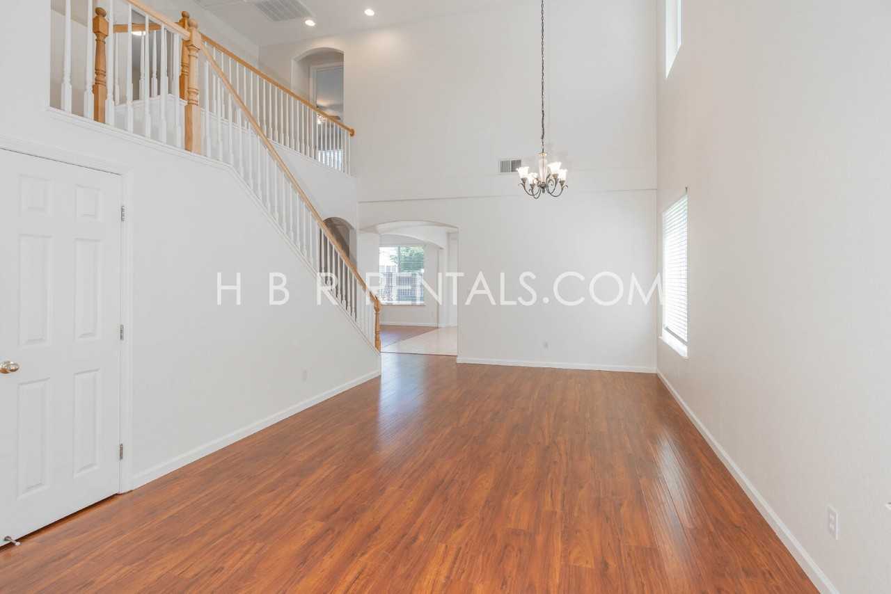 2417 Veneto Ln - Photo 5 of 41