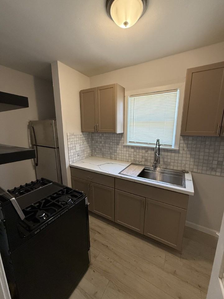 1008 Studewood St - Photo 3 of 6