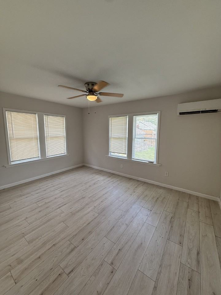1008 Studewood St - Photo 4 of 6