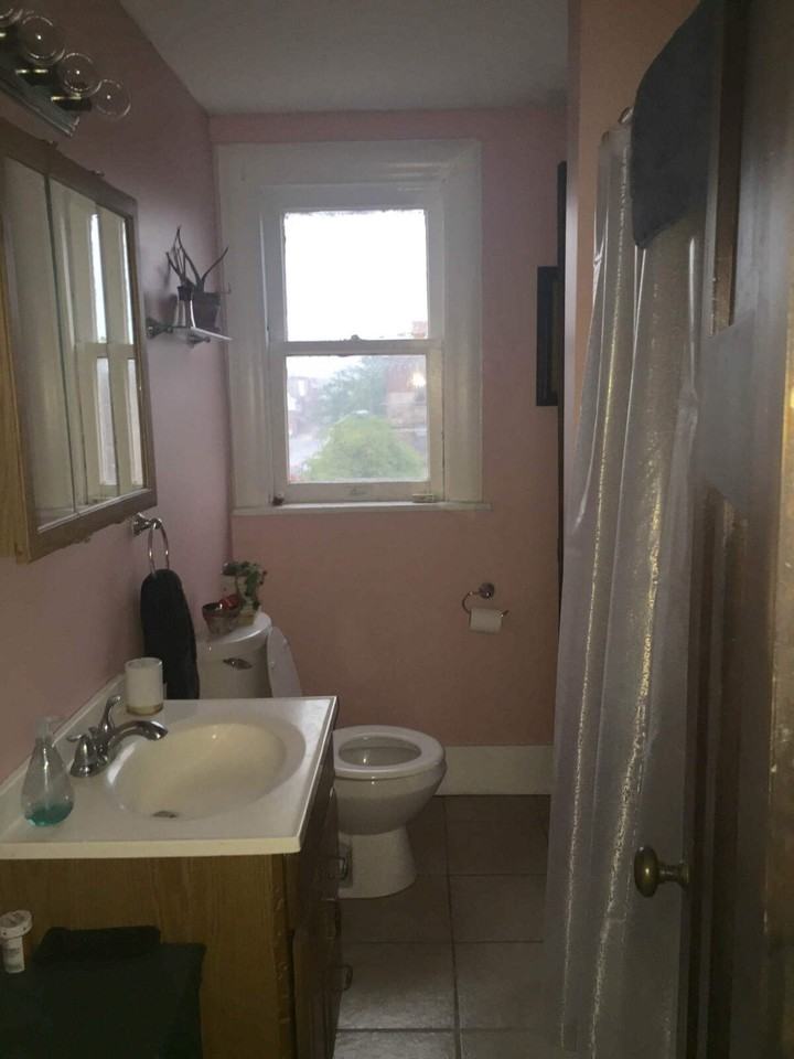103 E 9th St #32 - Photo 3 of 5