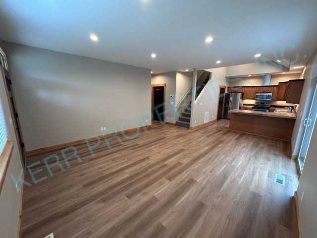 225 Ne Lucas Rd - Photo 3 of 21