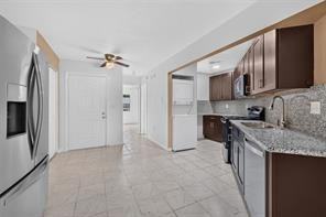 658 Royalty Ct - Photo 5 of 25