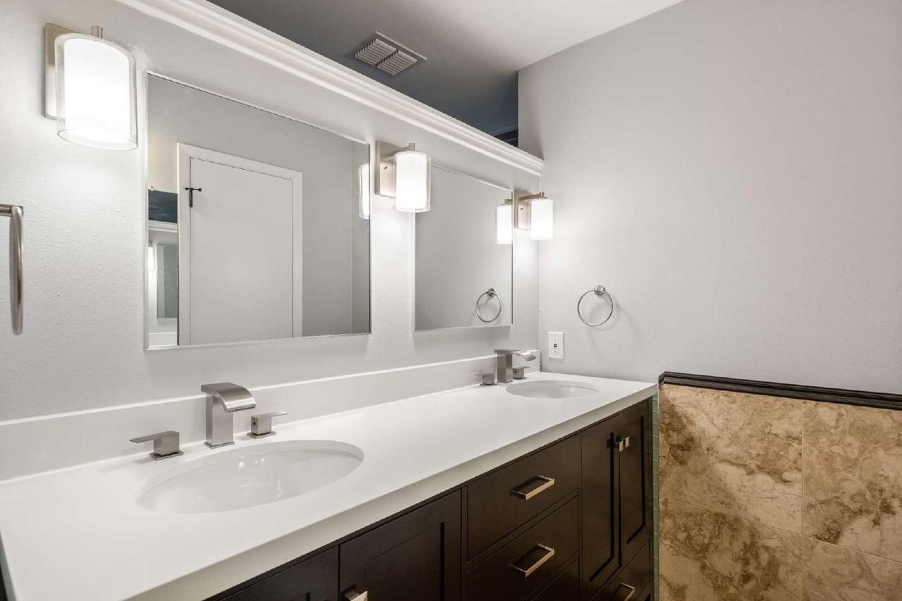 10502 Spicewood Pkwy - Photo 5 of 40