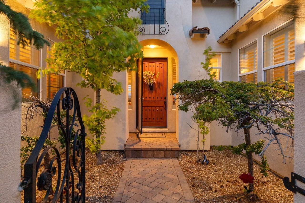 5940 Cour Saint Michelle - Photo 4 of 36