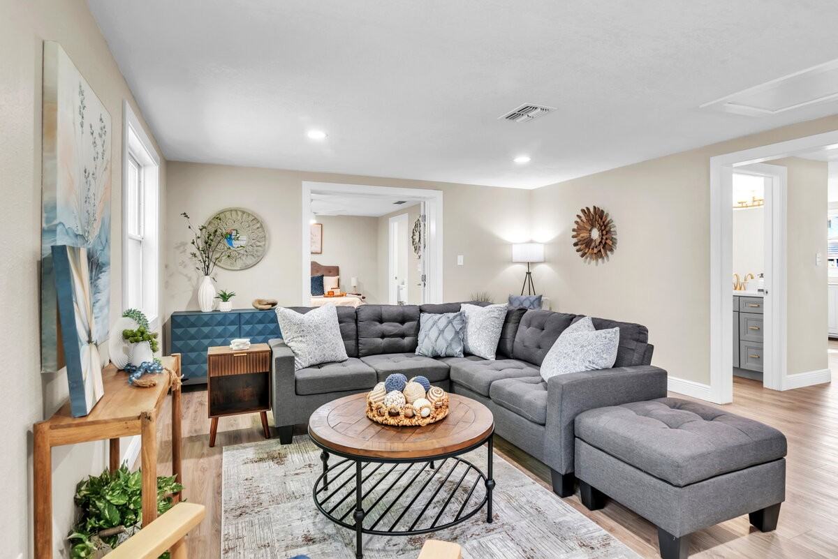 11416 Pine Forest Dr - Photo 2 of 49