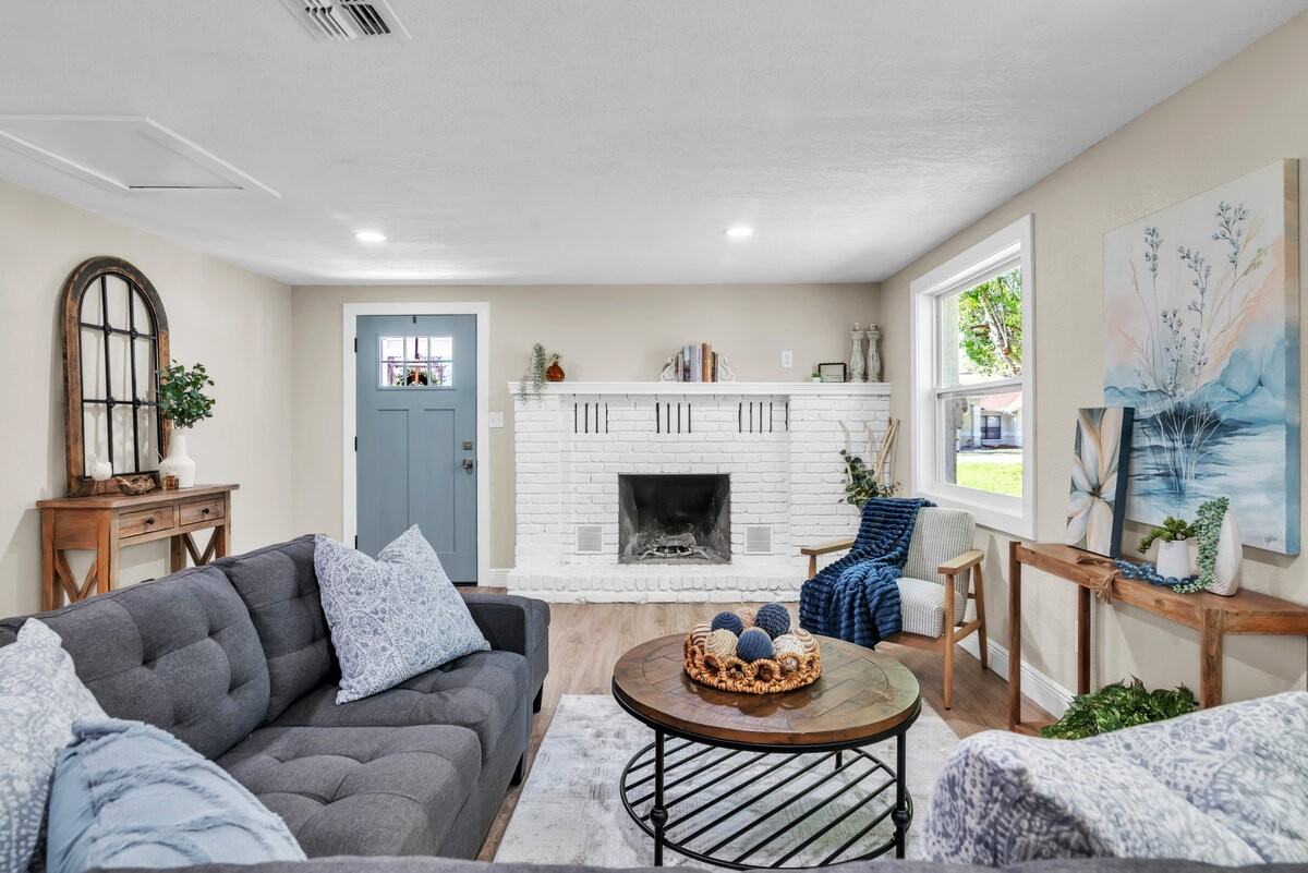 11416 Pine Forest Dr - Photo 4 of 49
