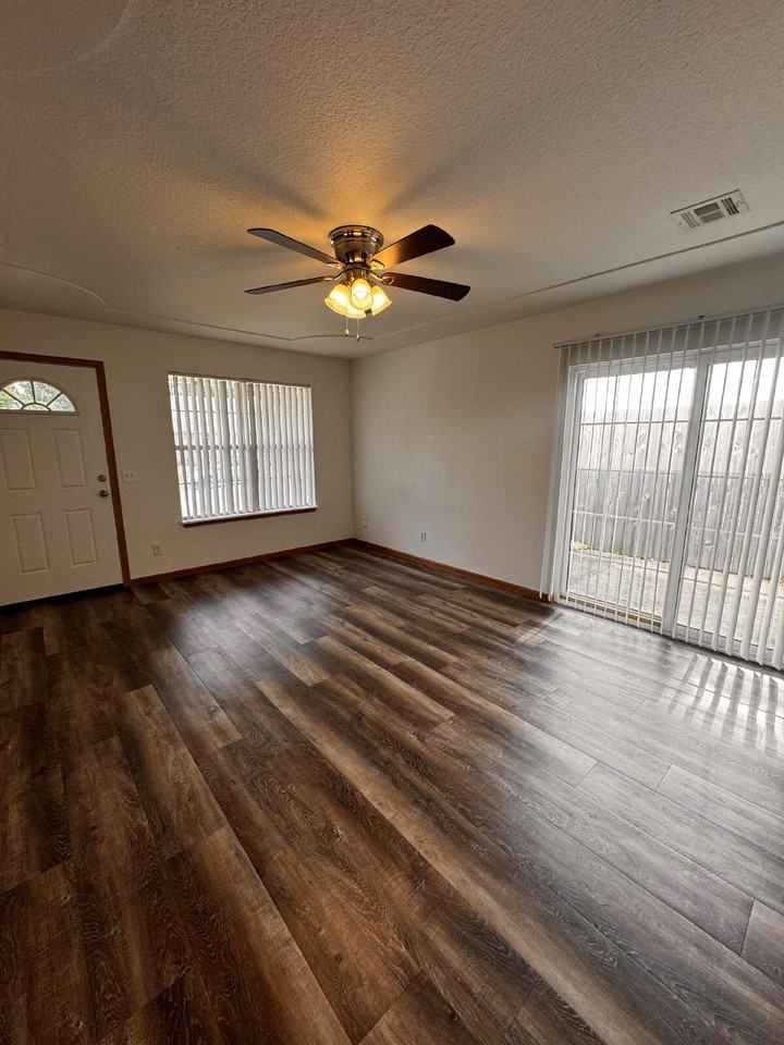 19 Ashill Ln - Photo 3 of 17