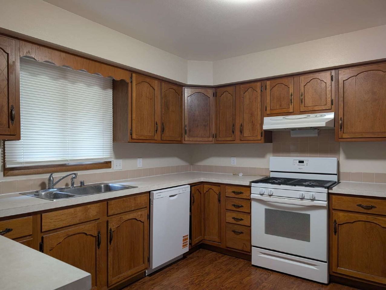 2408 S Gladys Ave - Photo 2 of 41