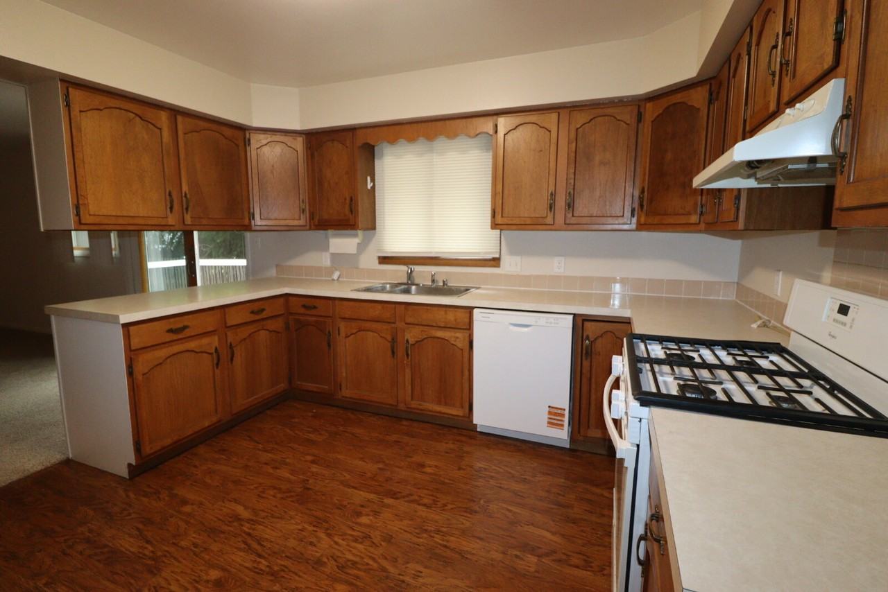 2408 S Gladys Ave - Photo 3 of 41