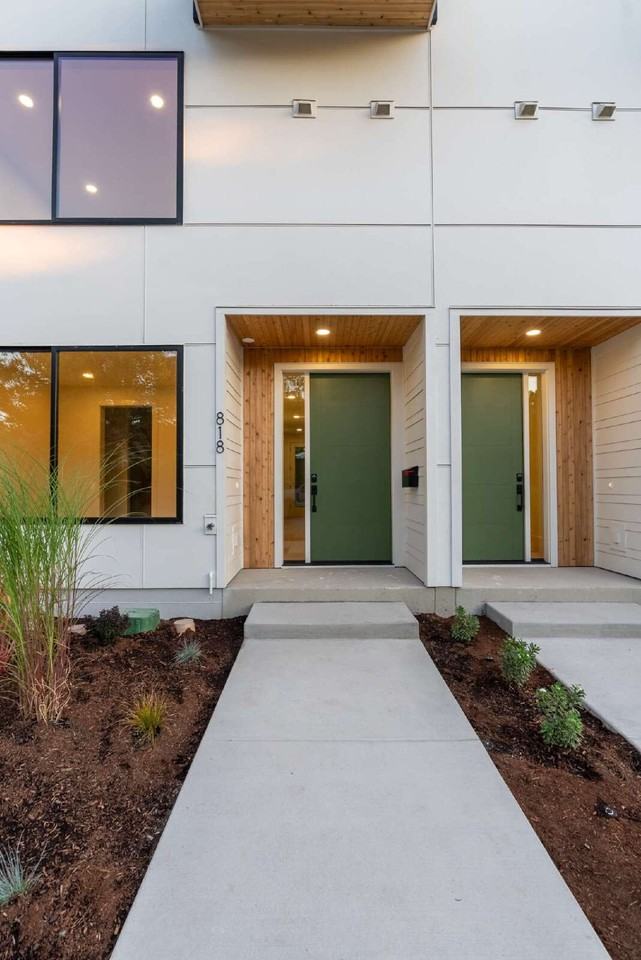818 E 22nd Ave - Photo 3 of 50