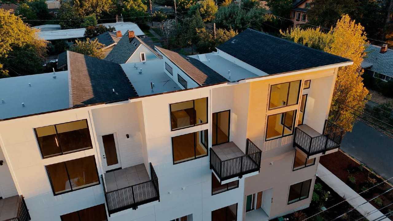 818 E 22nd Ave - Photo 4 of 50
