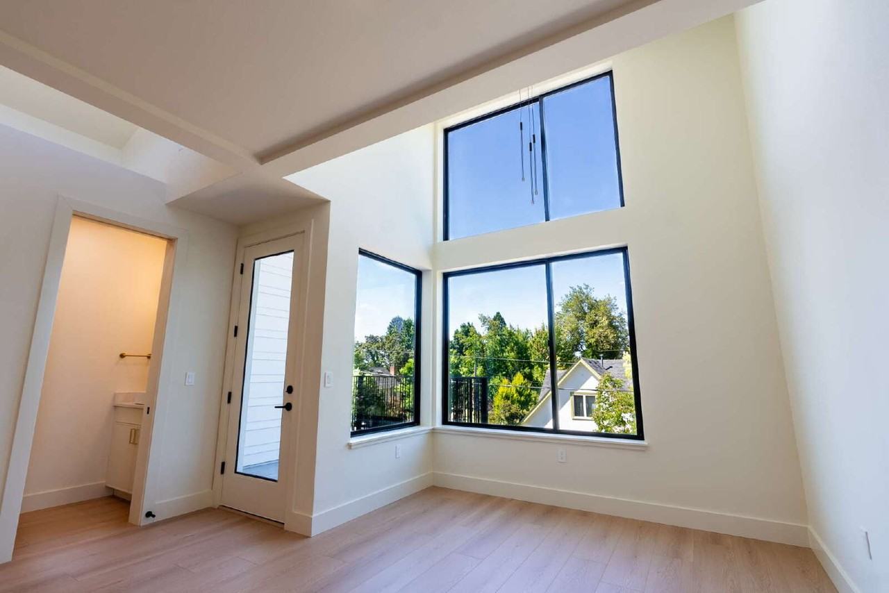 818 E 22nd Ave - Photo 5 of 50