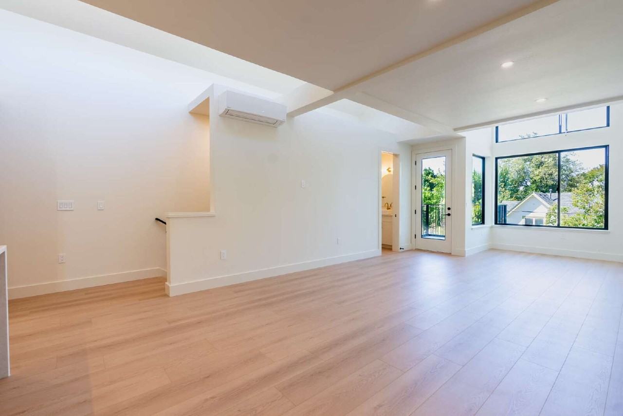 818 E 22nd Ave - Photo 6 of 50
